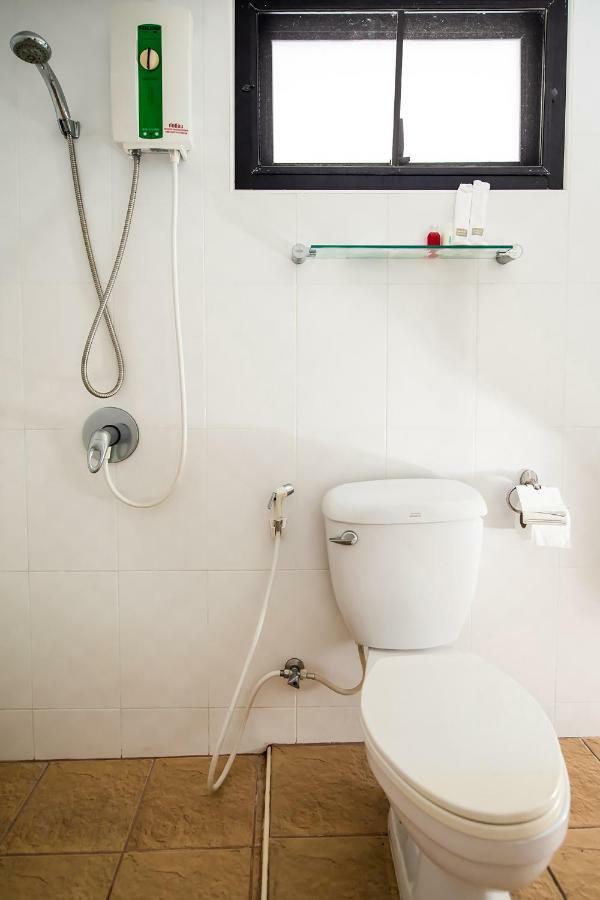 Oyo 345 The Click Guesthouse At Chalong Phuket Exterior photo